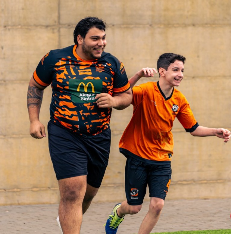 Atletas da Academia Ubuntu Rugby em treino